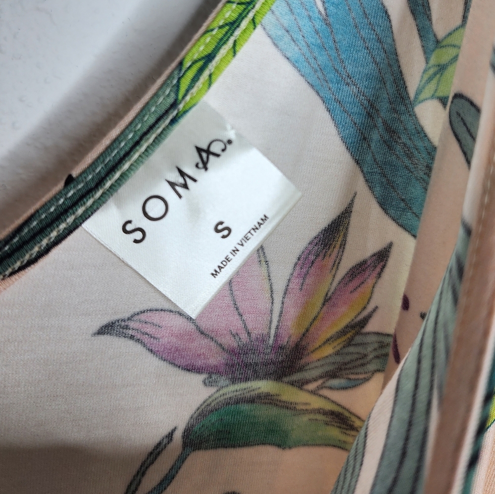 Small, BUT fits like a MEDIUM - Soma Tropical Floral Tie-Shoulder Nightgown - Picture 6 of 10